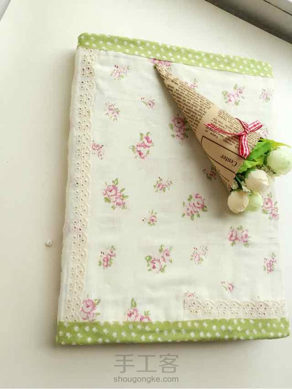 自制牛皮纸本子，使用的材料主要是牛皮纸、纸箱📦、布料，🌸布料可以用壁纸或者包装纸代替。🌺做了教程～希望有喜欢的 第4张