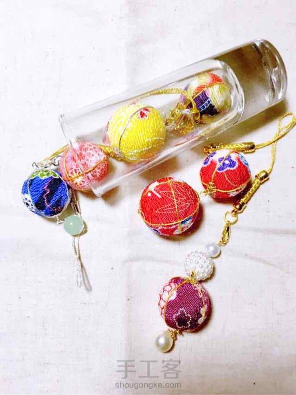 彩虹糖----和风裹球小挂件，炒鸡简单，一晚上可以做一大串哦（教程随附）