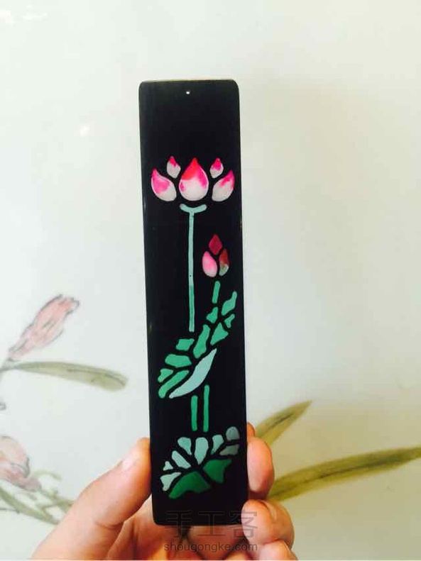 【逐意坊】“绿筱媚清莲，娇荷浮琬琰。”当初人美心纯的好朋友为我工作室赐名，特意选择她喜欢的这句诗设计这款书签做为答谢. 第1张
