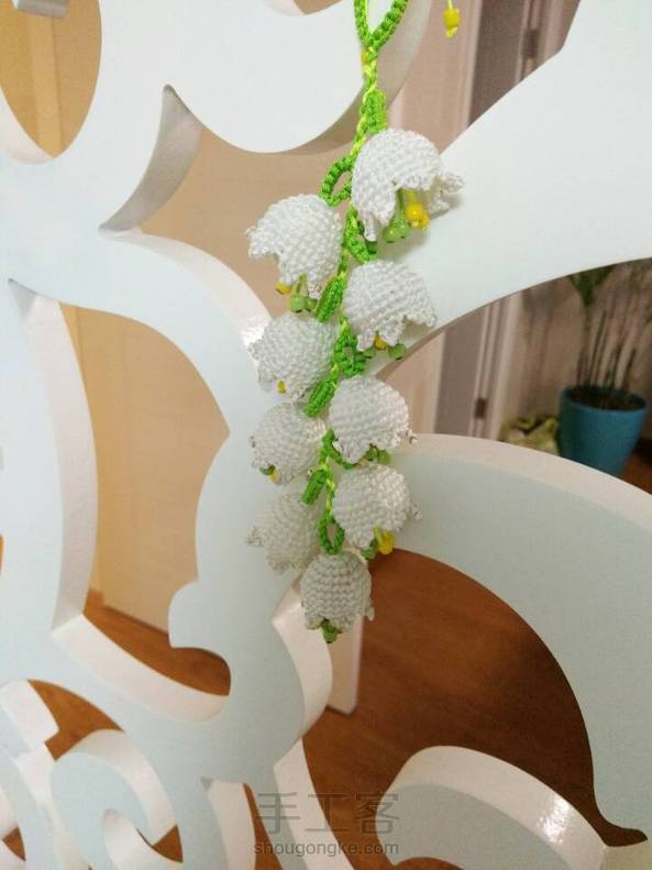 终于编好了一串铃兰。。虐手啊！ 第1张