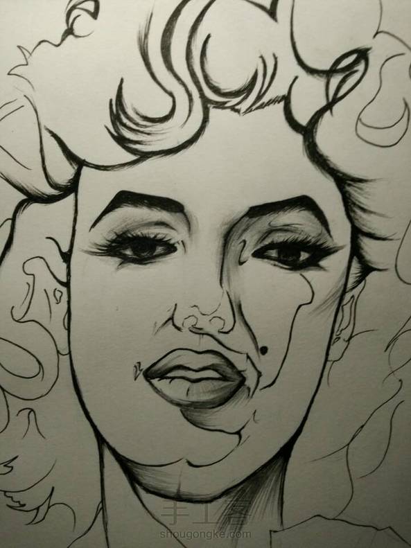 梦露是柔和性感的，画到嘴的时候，我就知道我画绷了，不画了🙇