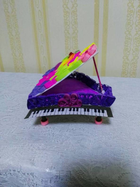 放在钢琴上了，自认为做的还行，求点赞！