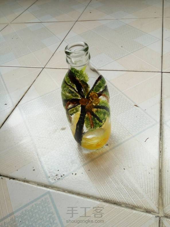 画在瓶子上了