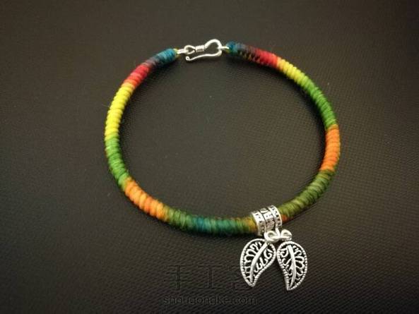 配上银饰，都是美美哒。可以放当中，也可以挂在尾部。 第1张