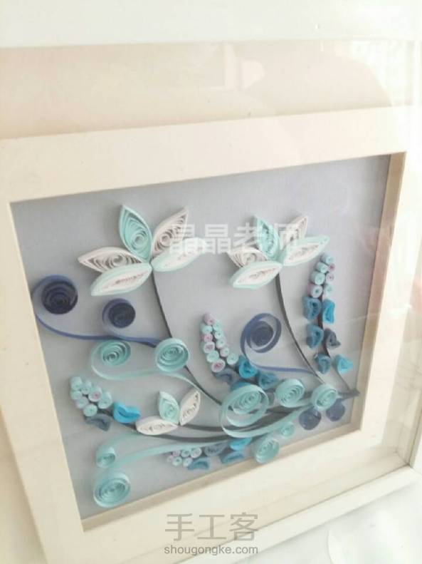 地中海之花衍纸画,我和学生一起原创设计的作品😀该学生很喜欢蓝色,用了各种不同的蓝,很有地中海风格😄 第1张