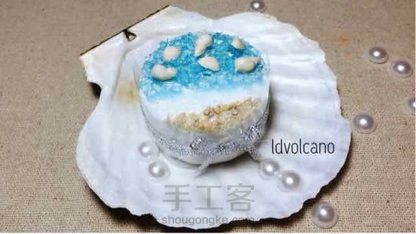迷你粘土海风酸奶慕斯蛋糕🐳去年12月在发过这个好大的某宝爆款蛋糕教程😋现在入了超小的贝壳模具，再做一个微型的😋不过…这个美甲模具不推荐买😵因为模具很小也很浅，用粘土不好翻模，实用性不大，个人意见…但是模具不贵所以就先放着… 第1张