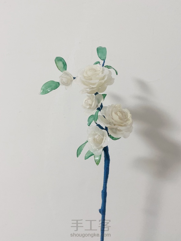 热缩手拿花枝之茶花