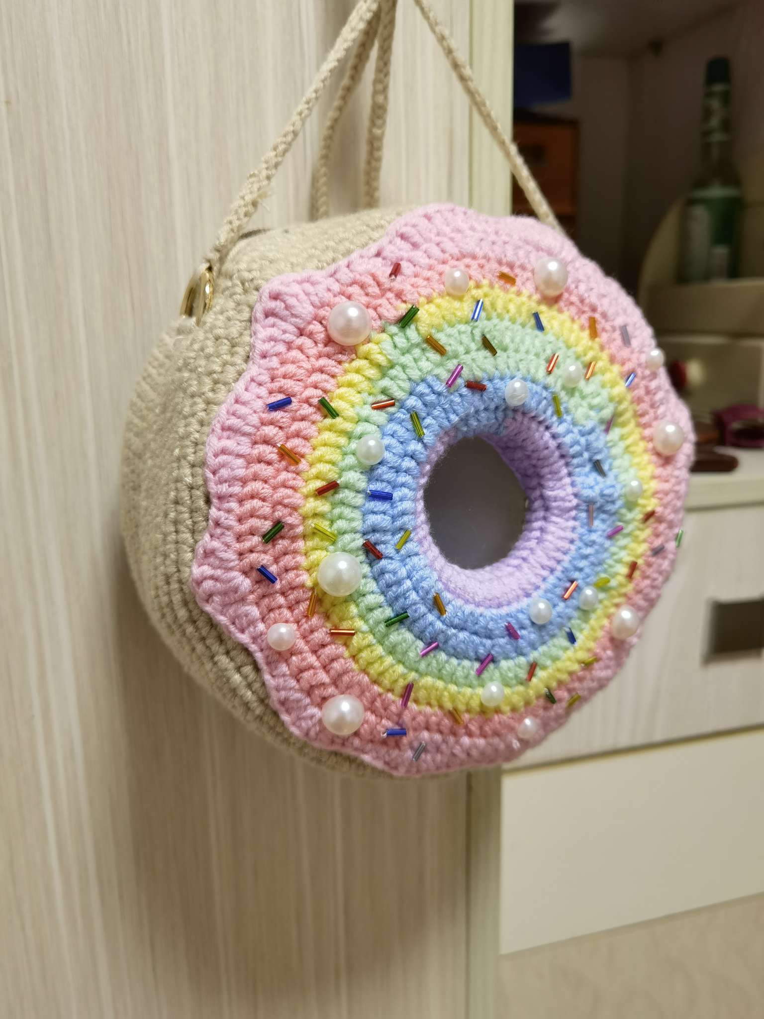 粉可爱的甜甜圈挎包，这个是成人版，直径约17cm，可放手机