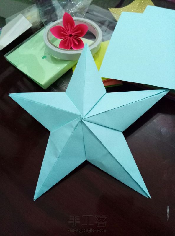 折个大大的海星装饰美美的房间啦~