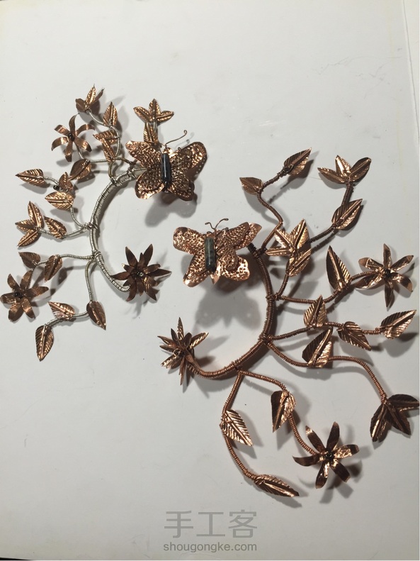 朋友做服装,我做配饰。第一次被要求照图做,也是新的尝试……