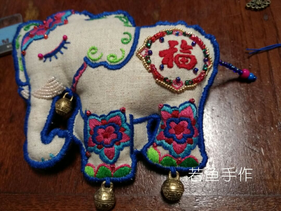 手工刺绣大象项链 第8步