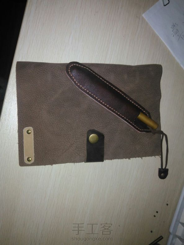 一个简单的手工皮革笔记本
