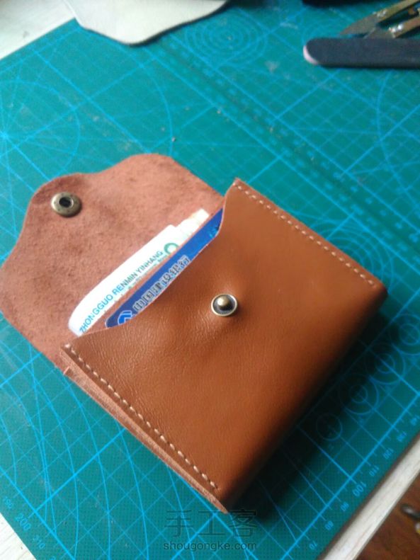 一个简单的手缝零钱小包。