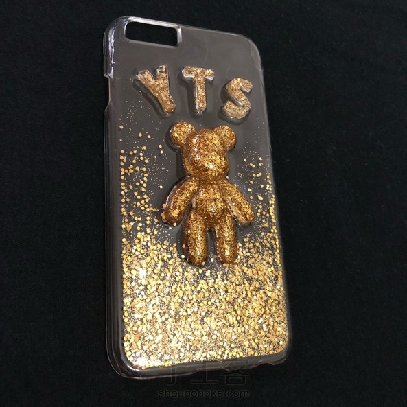 来个简单的黄金滴胶小熊手机壳吧!