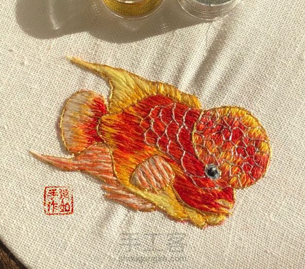 金银线刺绣罗汉鱼
