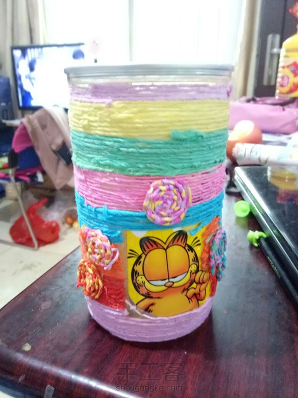 皱纹纸做笔筒