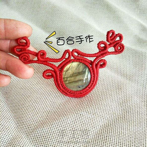 红鹿胸针