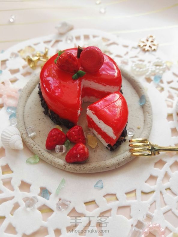草莓淋面蛋糕
