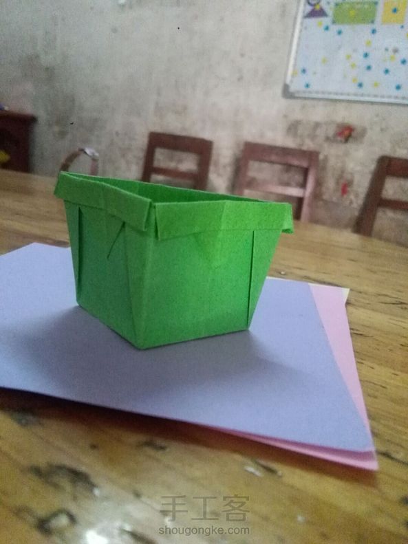 简单的盒子。(也可以当成花盆)