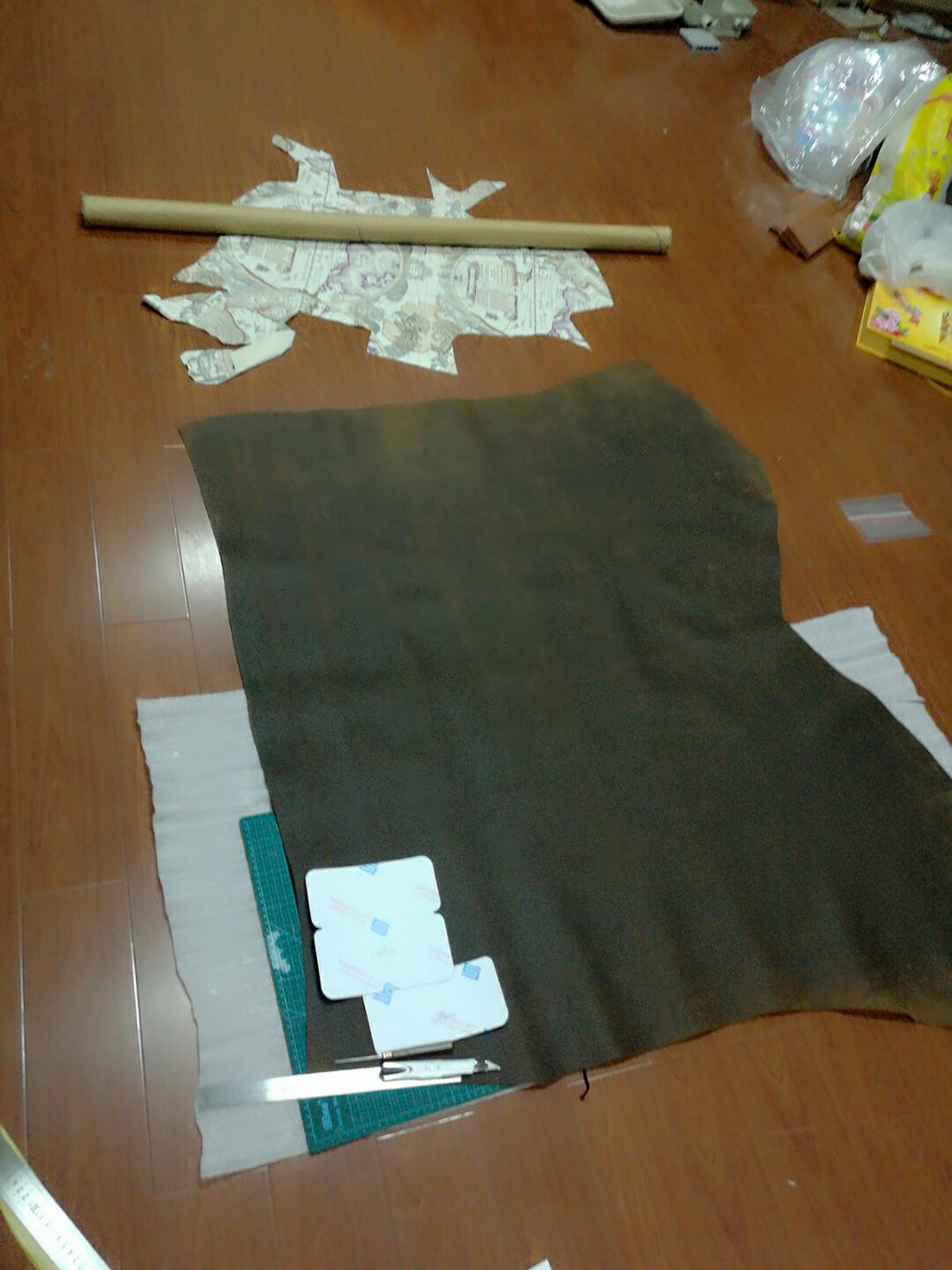 疯马手机包跟之前的树叶一个版型 第1步