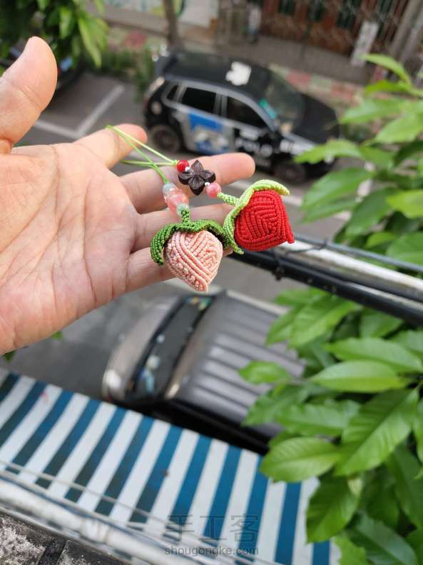 小挑子草莓挂件