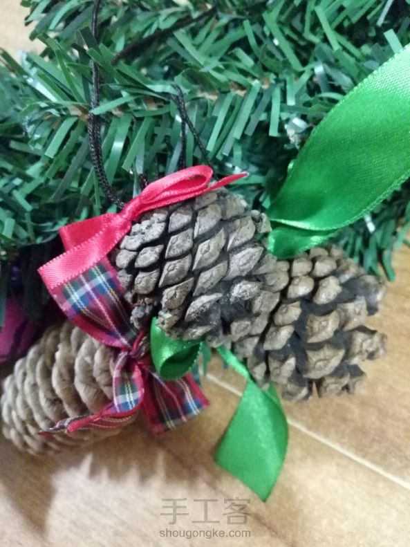 超简单的圣诞树装饰挂件——松果