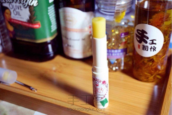 金盏花润唇膏