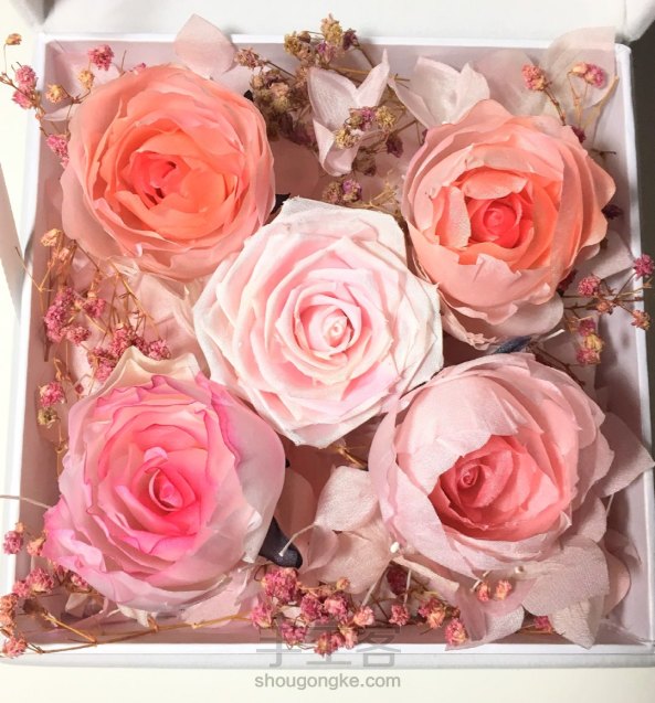 粉色玫瑰花礼盒