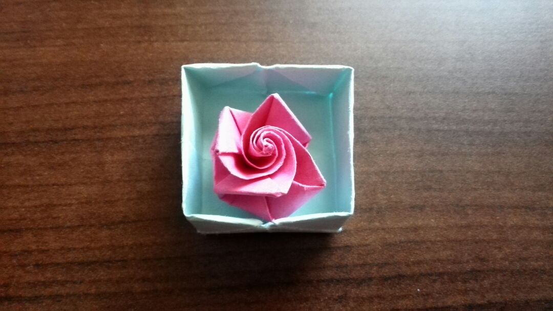 折纸-实用的小盒子    安然制作 第1步