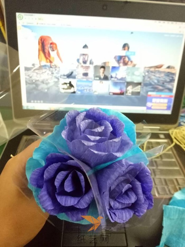 (转载,来自网络)情人节折纸(简单玫瑰花束)
