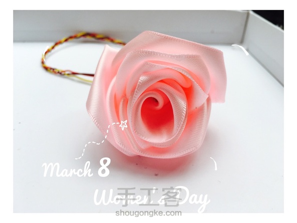 女神节快乐~
学着给麻麻做朵粉玫瑰🌹