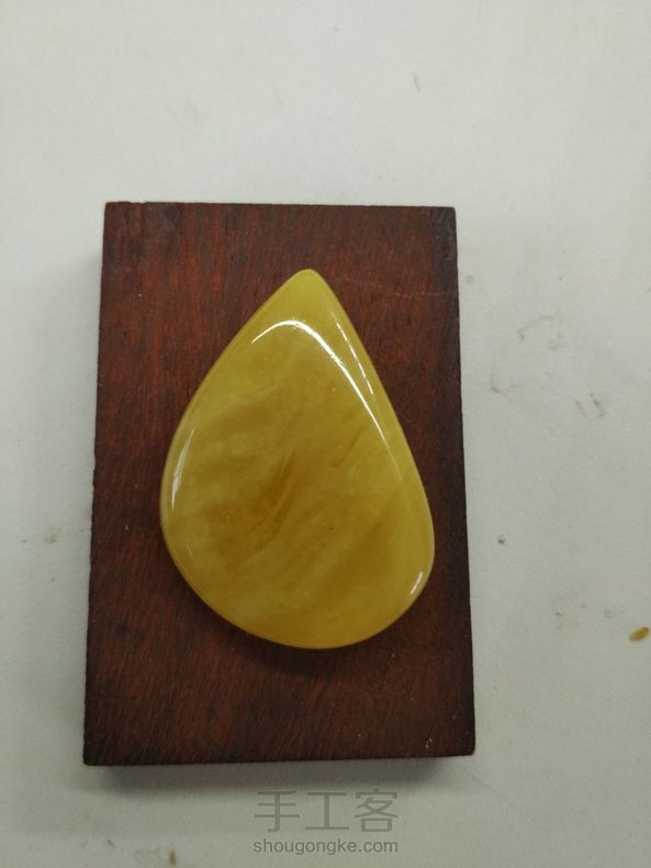 原创!蜜蜡与小叶紫檀的结合!小叶紫檀镂空托镶嵌蜜蜡随型吊坠!