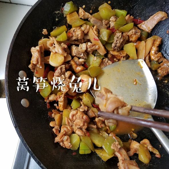 ＜美食厨房＞莴笋烧兔子