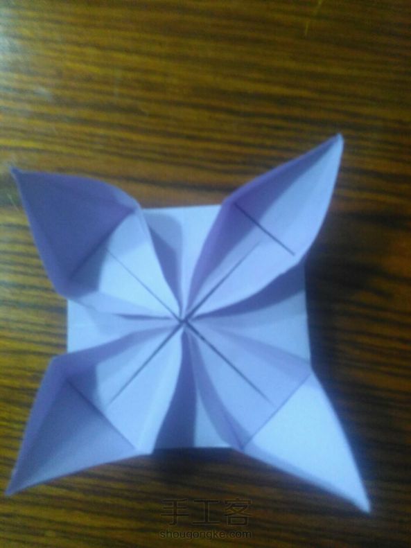 一款简易四瓣纸花的折法