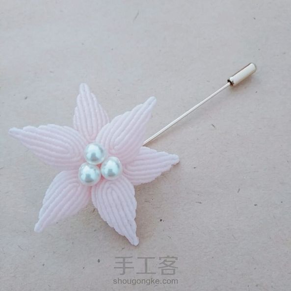 (原创)简单别致的六瓣胸花