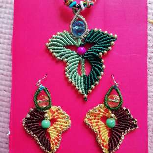 叶韵，叶千姿百态，青绿碧翠，姹紫嫣红，枯叶飞黄，真是编织的万般模板。