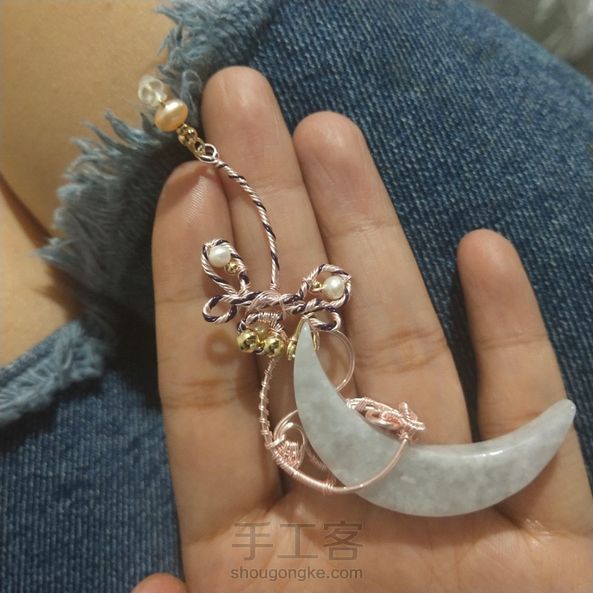 少女国风《蜻蜓翠月》
这蜻蜓的前世是谁?月出皎兮,蜻蜓盈落。