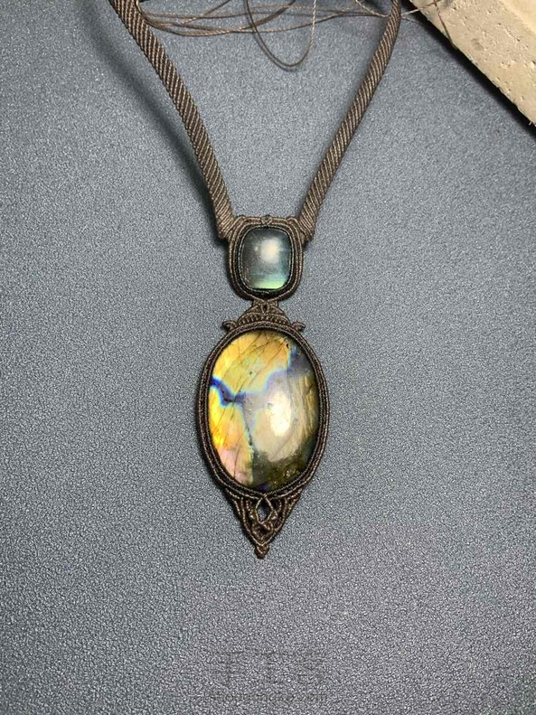 简单的大石头项链