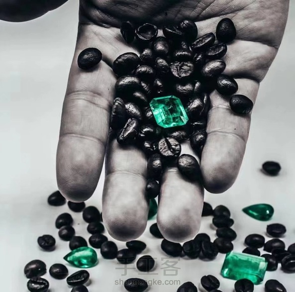 画一颗阿富汗祖母绿