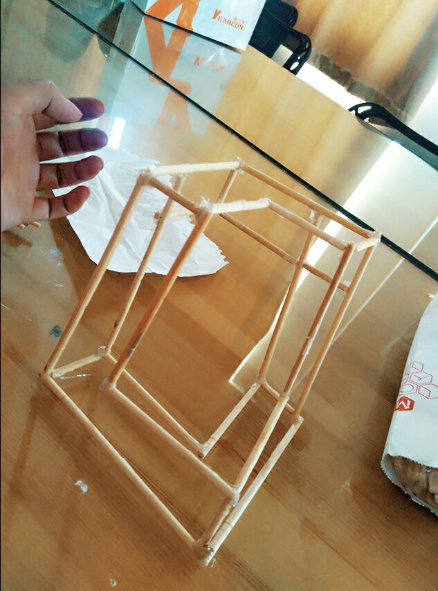 用一次性筷子制作大裤衩建筑模型 第5步
