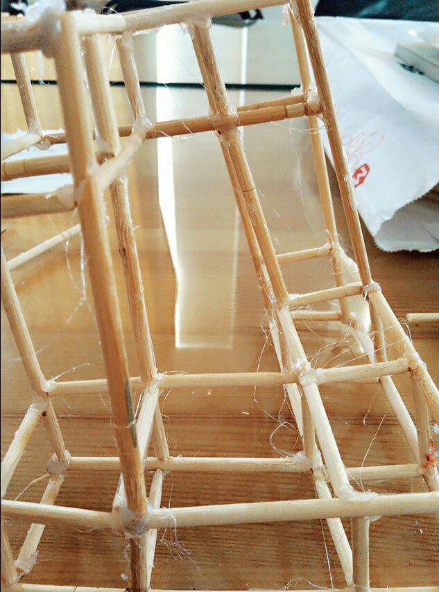 用一次性筷子制作大裤衩建筑模型 第7步
