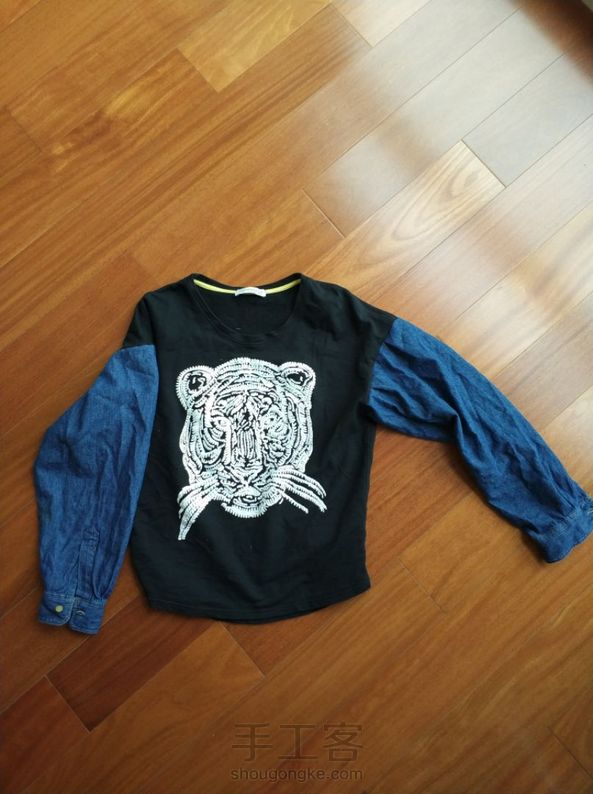 旧牛仔衬衫+小气的卫衣,两件旧衣服变一件还能穿新衣服