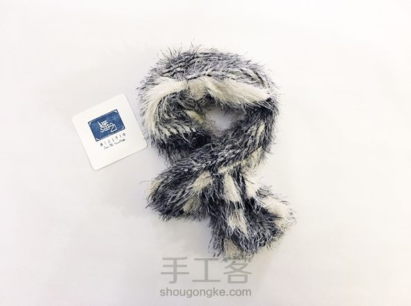 剪开旧毛衣做成围巾,尺寸小朋友用刚好
