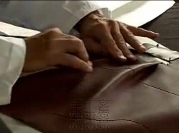 【视频】 Ferragamo皮具，意大利当地生产，全手工制造
