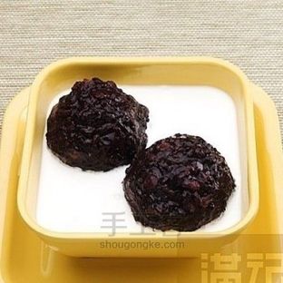 泰式黑糯米甜甜 (凍椰汁)