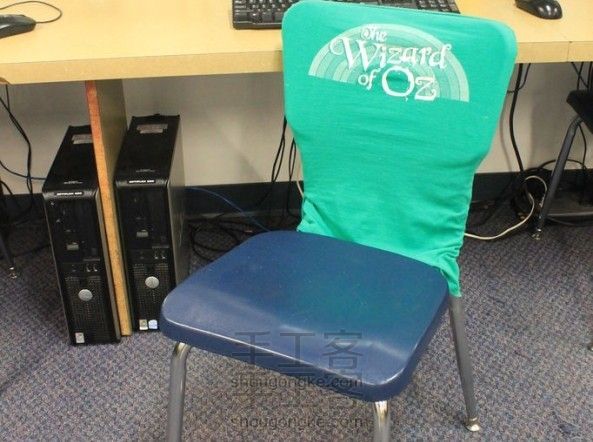 旧T恤做成的椅子背套