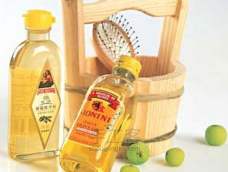橄榄油是做化妆品、手工皂的常用天然植物油脂，由于市面上橄榄油分级复杂，常令非专业人士搞不清楚该买什么样的橄榄油以及它们之间的差异，本文对橄榄油的性质、级别、功效作用、入皂特性等做全面介绍：