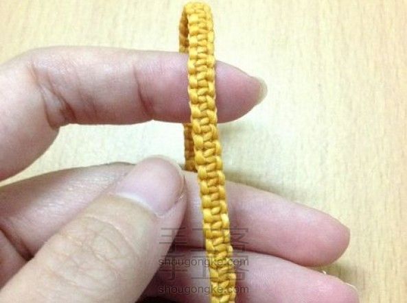 黄金色编织手绳