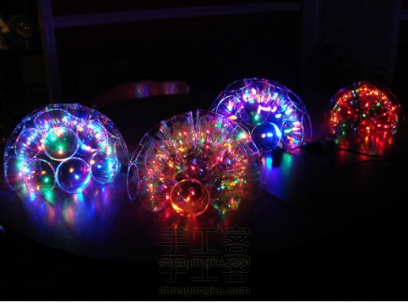 一次性塑料杯变身炫丽彩灯球