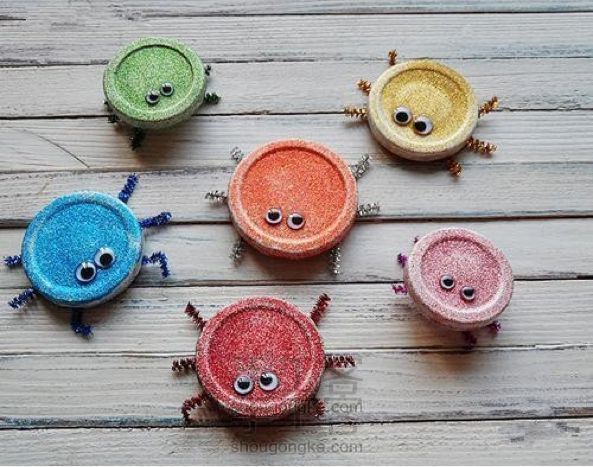 塑料瓶盖制作可爱小蜘蛛